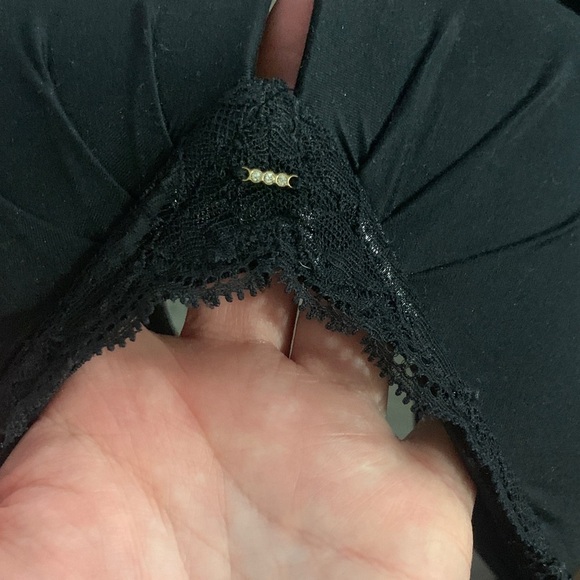 Chic Black Lace Strapless Bra - Picture 2 of 5